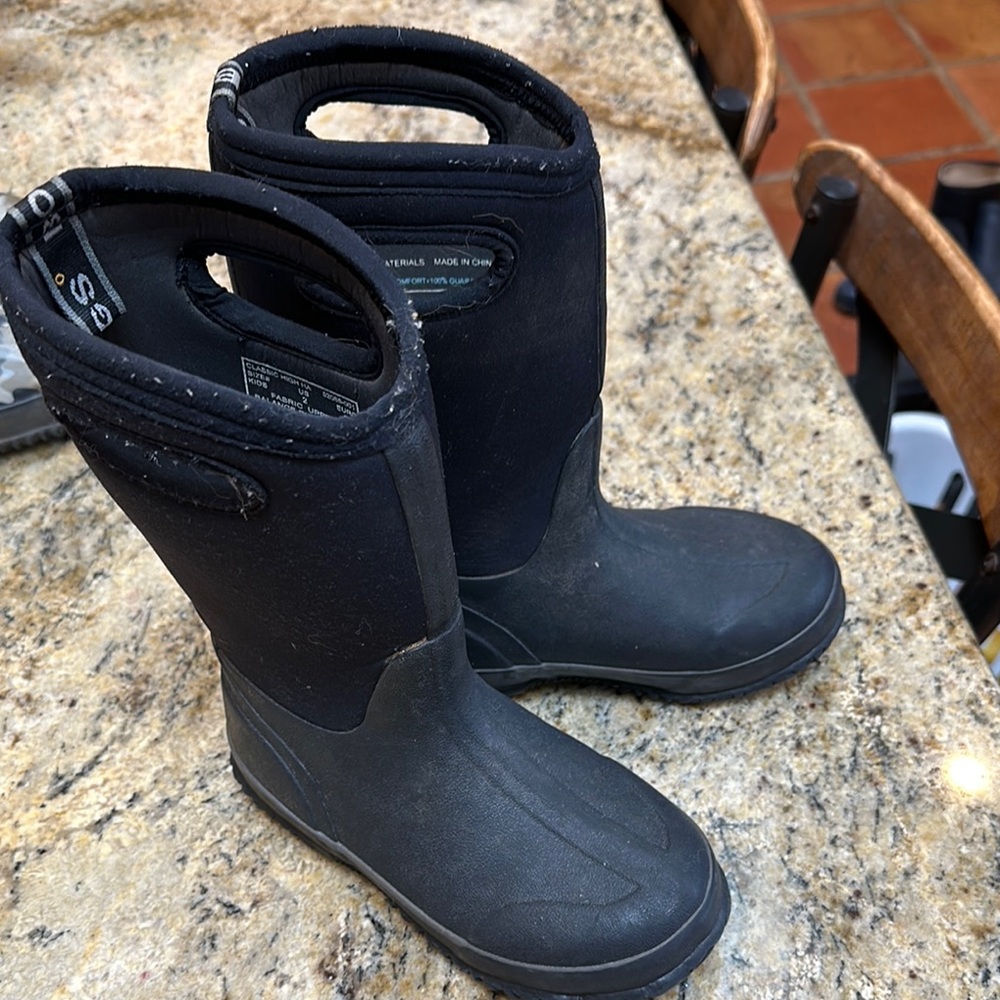 Bogs Black Rain and Snow Boots with Thick Rubber Sole and Cozy Knit Fabric
